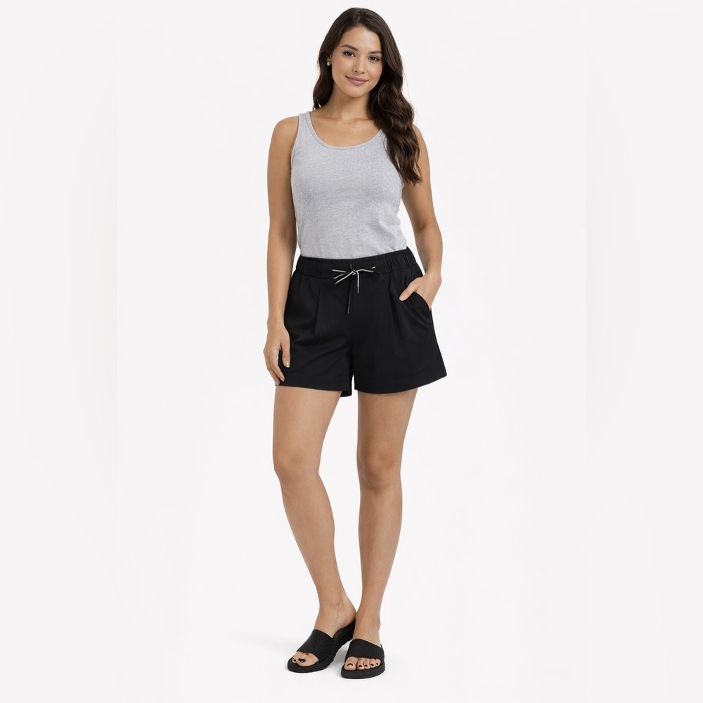 DIADORA Women’s Black Pleated Shorts size M